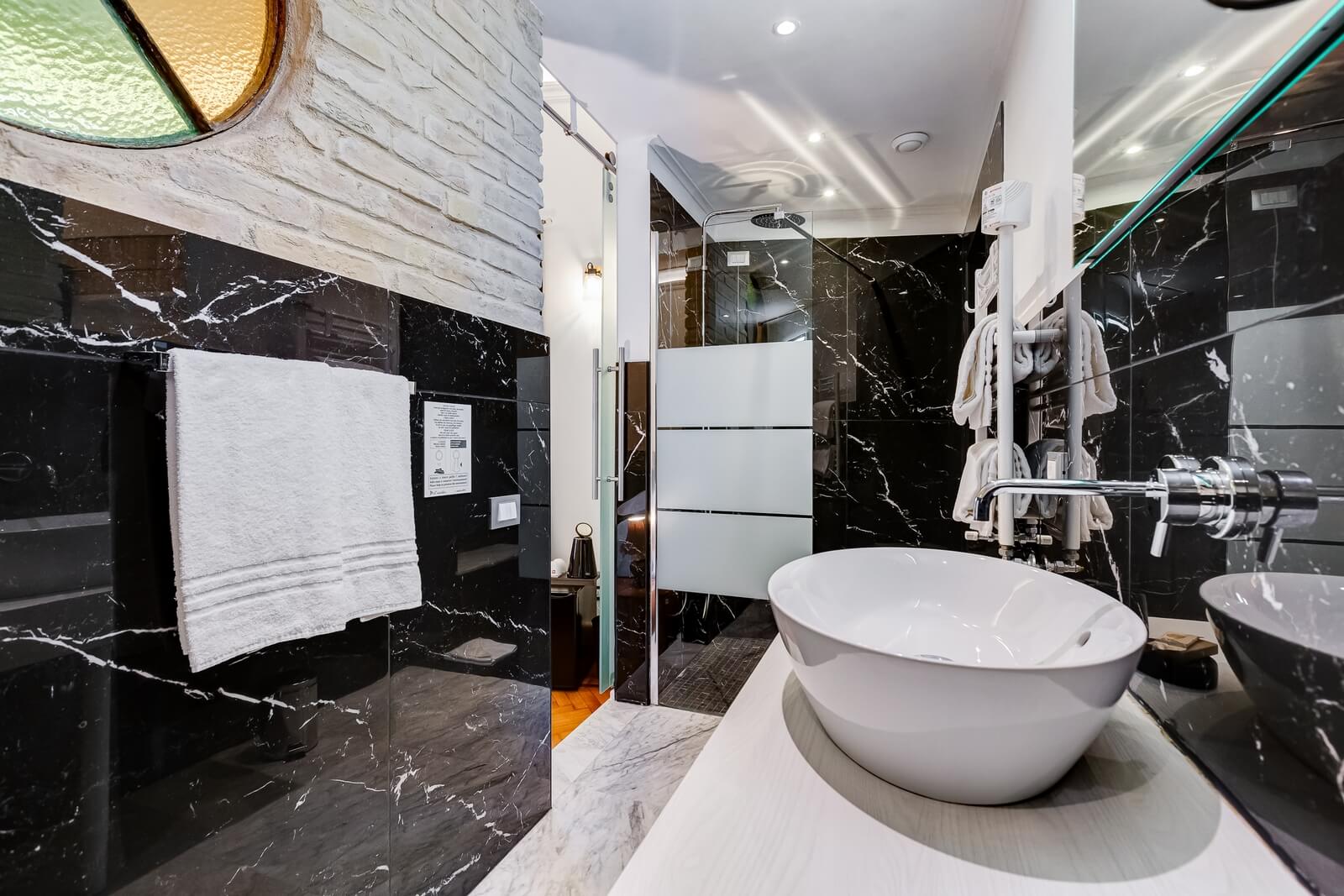 navona-queen-rome-rooftop-roma-centro-corso-vittorio-emanuele-palazzo-bassi-idromassaggio-panorama-view-vista-gianicolo-citta-eterna-campo-de-fiori-superior-double-room-27