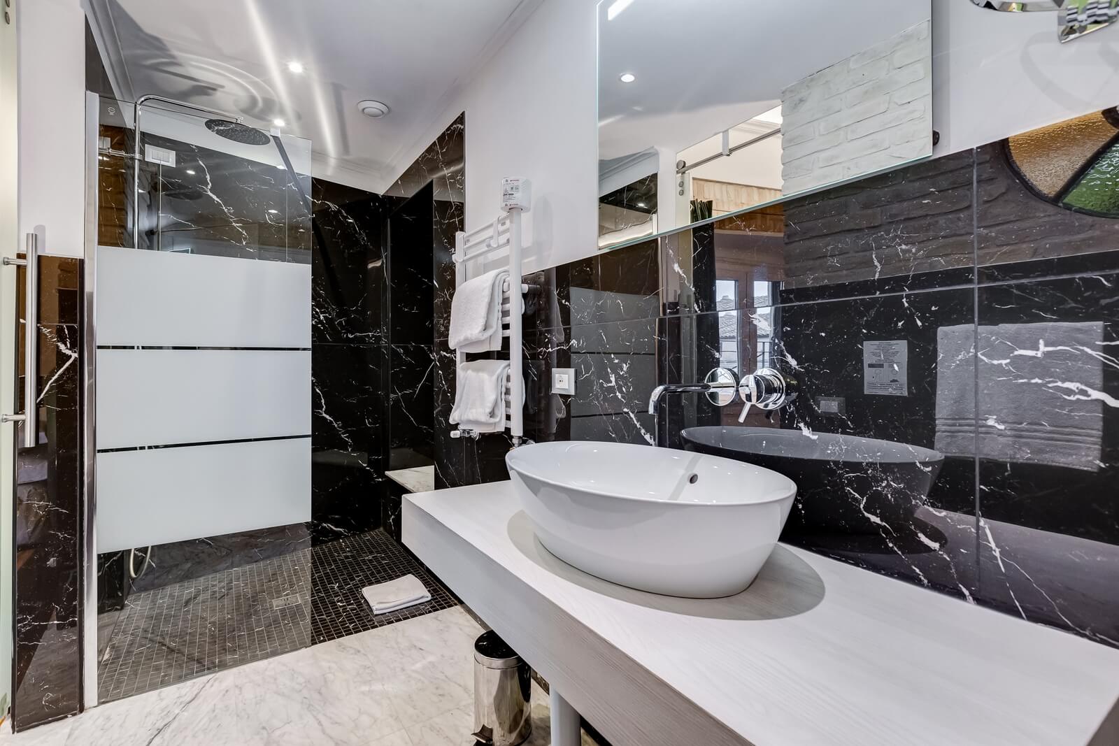 navona-queen-rome-rooftop-roma-centro-corso-vittorio-emanuele-palazzo-bassi-idromassaggio-panorama-view-vista-gianicolo-citta-eterna-campo-de-fiori-superior-double-room-28