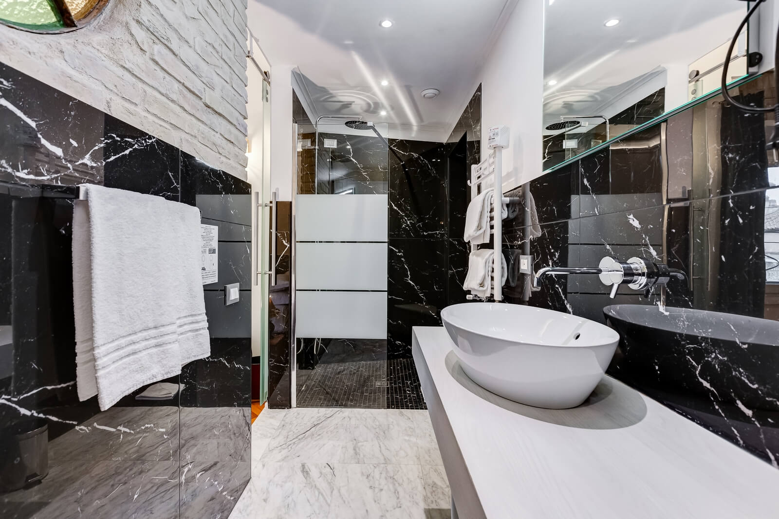 navona-queen-rome-rooftop-roma-centro-corso-vittorio-emanuele-palazzo-bassi-idromassaggio-panorama-view-vista-gianicolo-citta-eterna-campo-de-fiori-superior-double-room-29