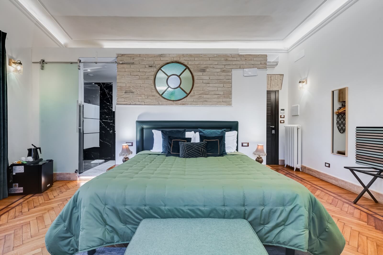 navona-queen-rome-rooftop-roma-centro-corso-vittorio-emanuele-palazzo-bassi-idromassaggio-panorama-view-vista-gianicolo-citta-eterna-campo-de-fiori-superior-double-room-35