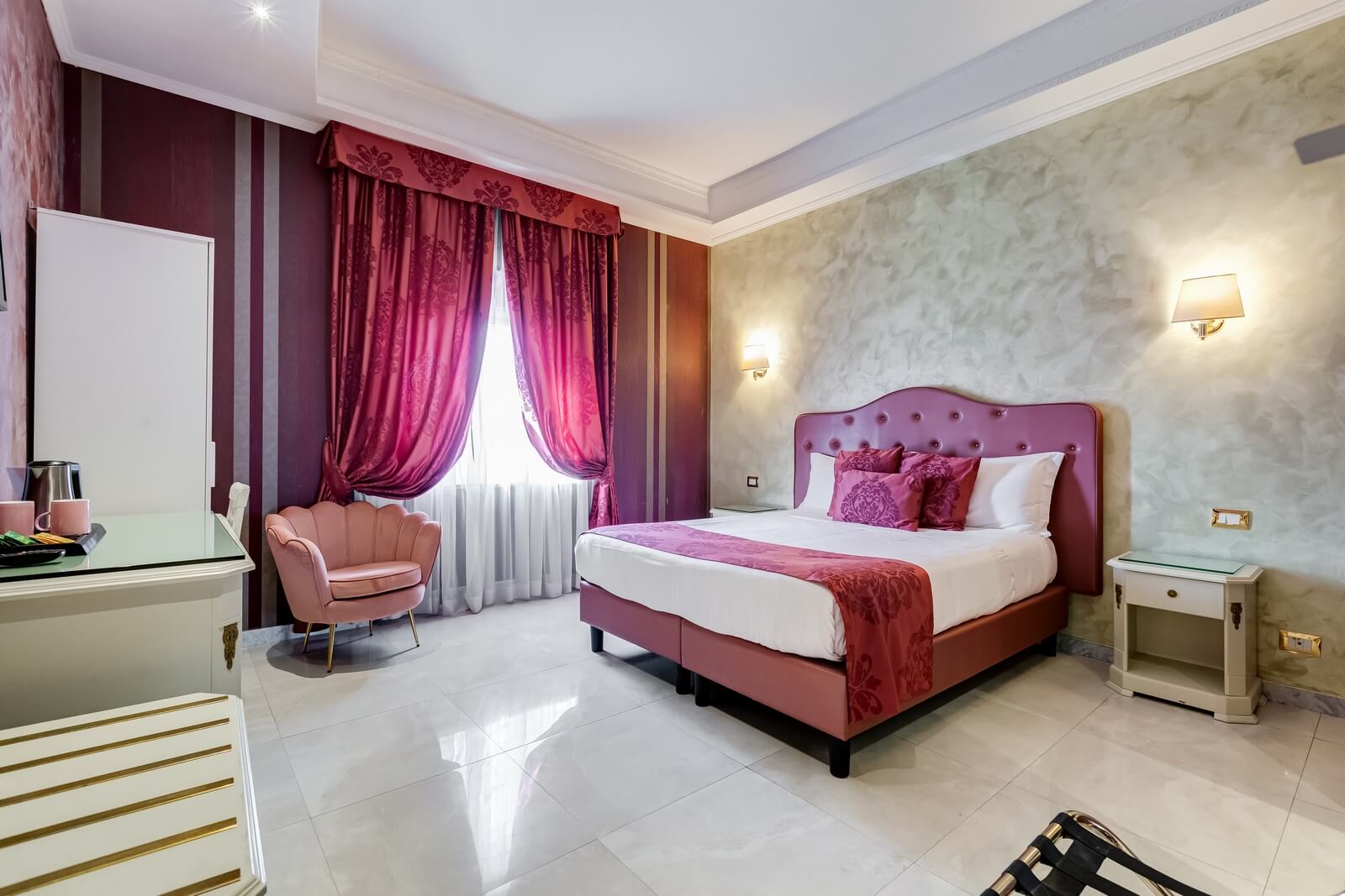 navona-queen-rome-rooftop-roma-centro-corso-vittorio-emanuele-palazzo-bassi-idromassaggio-panorama-view-vista-gianicolo-citta-eterna-campo-de-fiori-superior-double-room-38