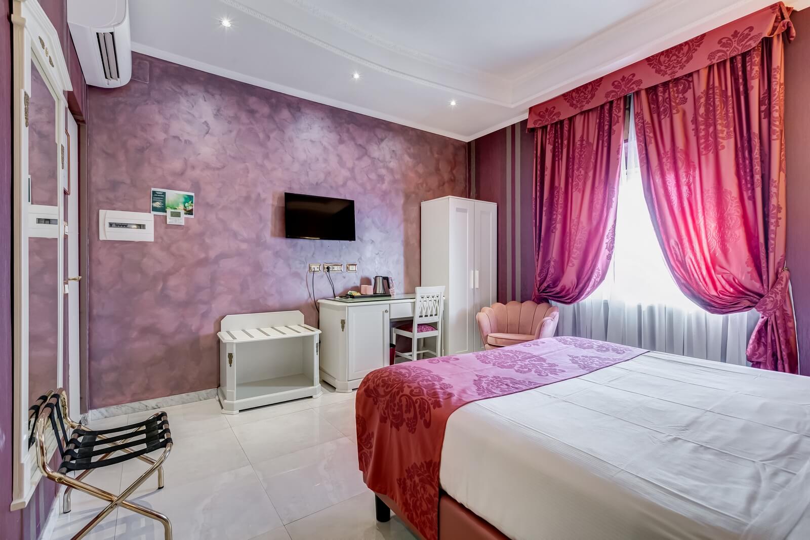 navona-queen-rome-rooftop-roma-centro-corso-vittorio-emanuele-palazzo-bassi-idromassaggio-panorama-view-vista-gianicolo-citta-eterna-campo-de-fiori-superior-double-room-42