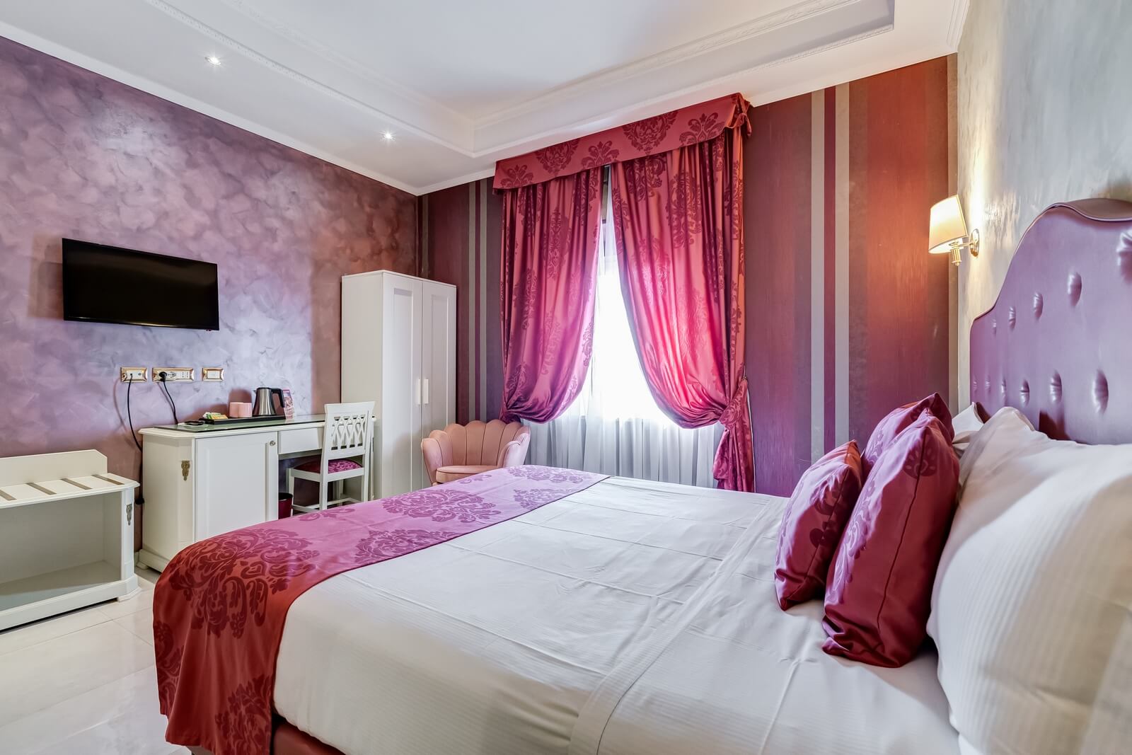 navona-queen-rome-rooftop-roma-centro-corso-vittorio-emanuele-palazzo-bassi-idromassaggio-panorama-view-vista-gianicolo-citta-eterna-campo-de-fiori-superior-double-room-43