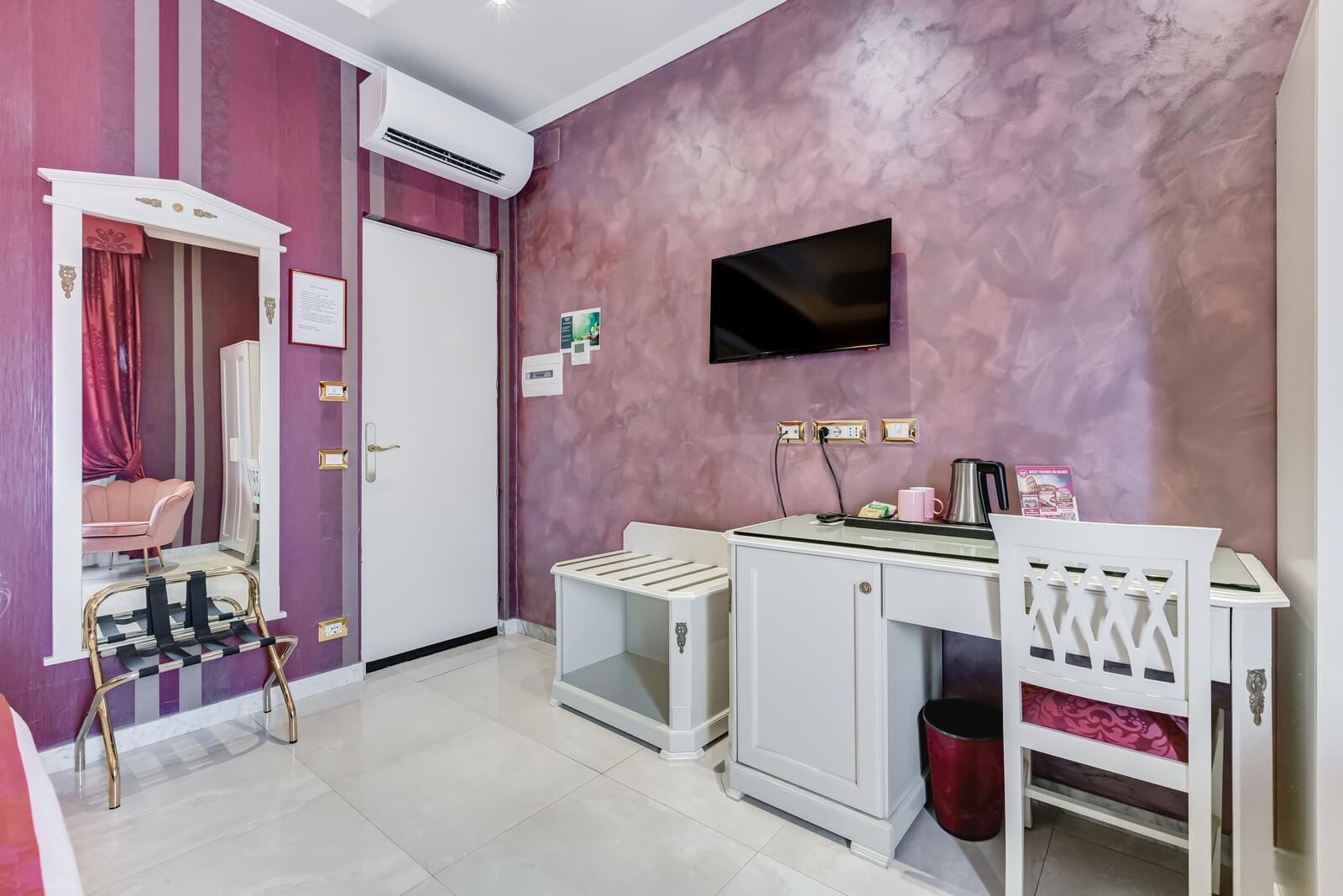 navona-queen-rome-rooftop-roma-centro-corso-vittorio-emanuele-palazzo-bassi-idromassaggio-panorama-view-vista-gianicolo-citta-eterna-campo-de-fiori-superior-double-room-45