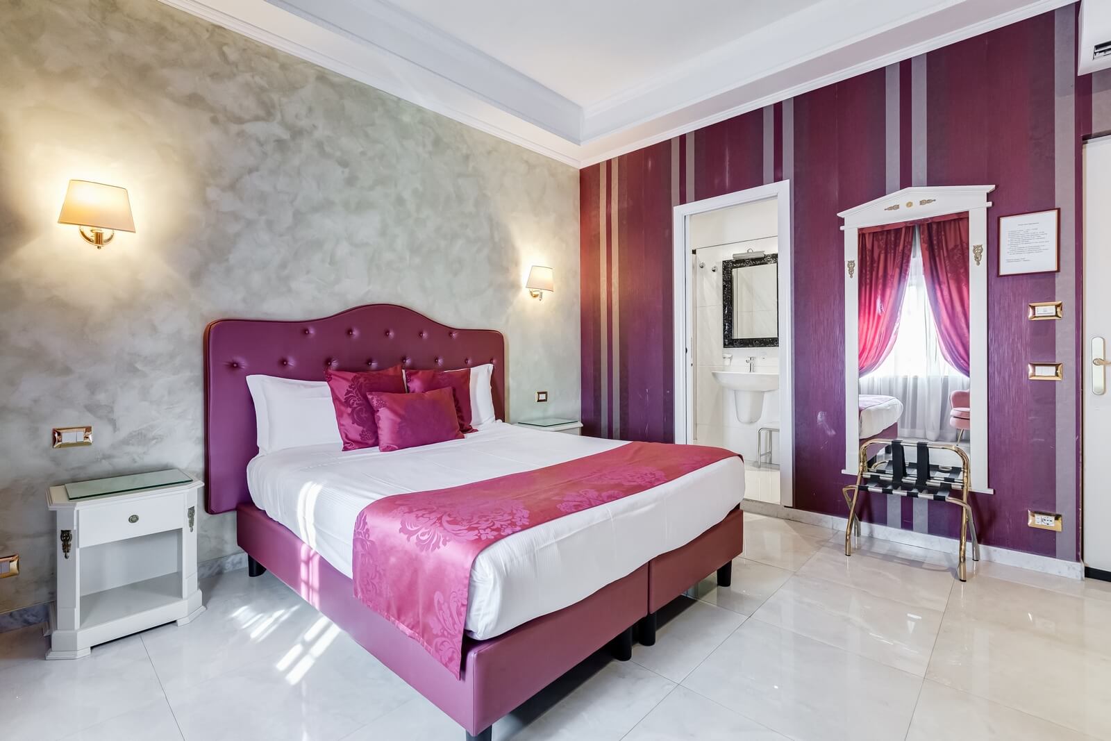 navona-queen-rome-rooftop-roma-centro-corso-vittorio-emanuele-palazzo-bassi-idromassaggio-panorama-view-vista-gianicolo-citta-eterna-campo-de-fiori-superior-double-room-46