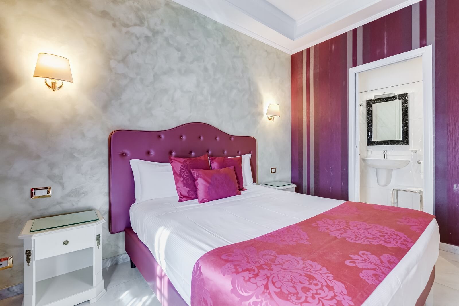 navona-queen-rome-rooftop-roma-centro-corso-vittorio-emanuele-palazzo-bassi-idromassaggio-panorama-view-vista-gianicolo-citta-eterna-campo-de-fiori-superior-double-room-47