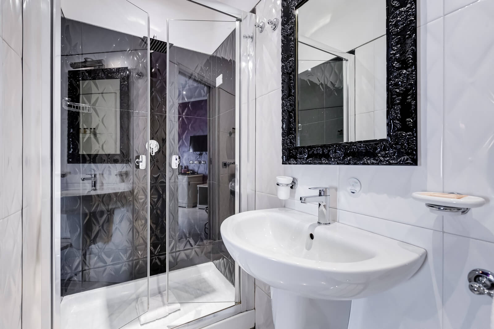 navona-queen-rome-rooftop-roma-centro-corso-vittorio-emanuele-palazzo-bassi-idromassaggio-panorama-view-vista-gianicolo-citta-eterna-campo-de-fiori-superior-double-room-49