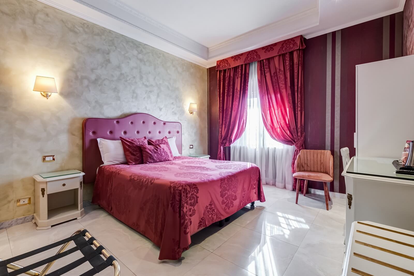 navona-queen-rome-rooftop-roma-centro-corso-vittorio-emanuele-palazzo-bassi-idromassaggio-panorama-view-vista-gianicolo-citta-eterna-campo-de-fiori-superior-double-room-54