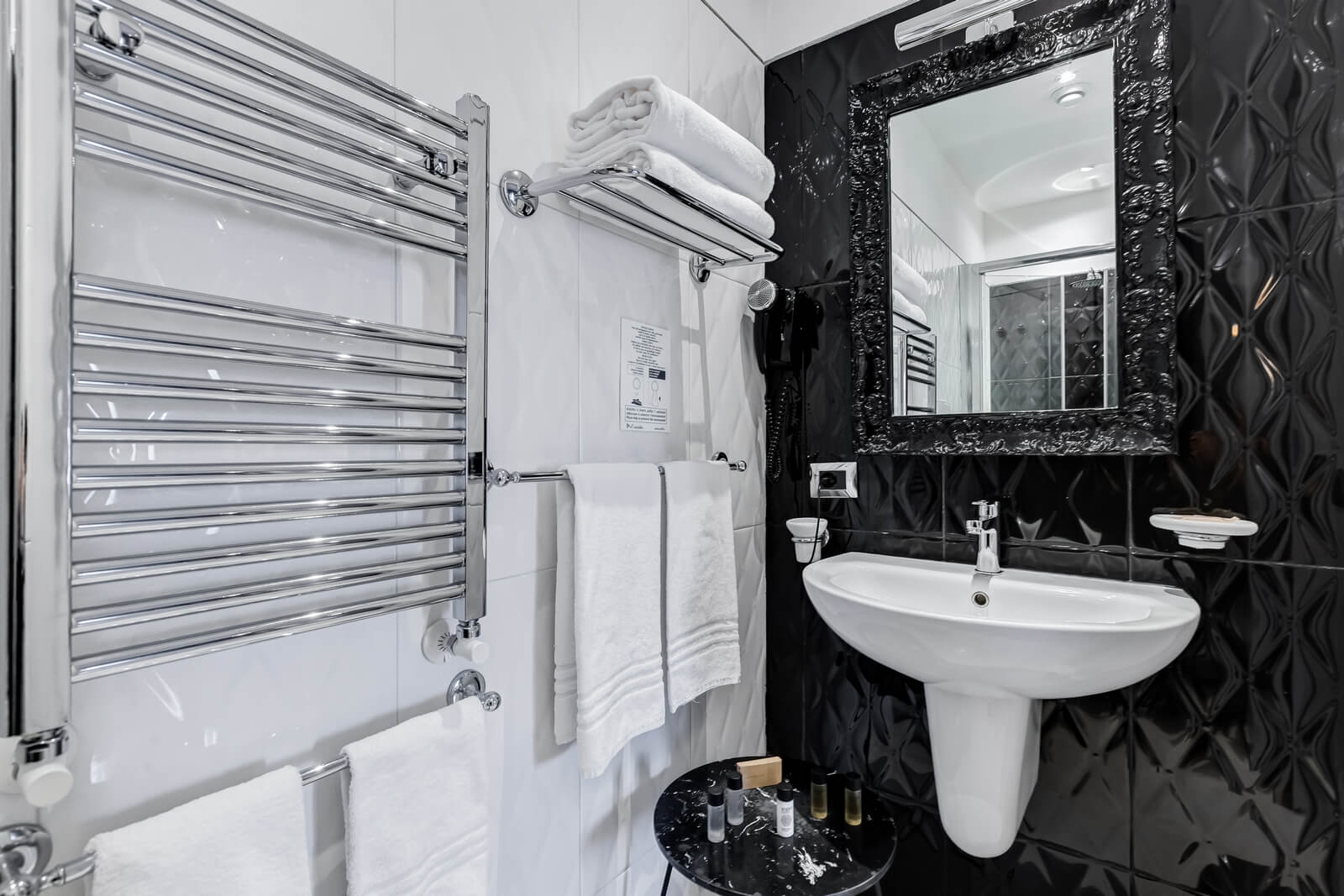 navona-queen-rome-rooftop-roma-centro-corso-vittorio-emanuele-palazzo-bassi-idromassaggio-panorama-view-vista-gianicolo-citta-eterna-campo-de-fiori-superior-double-room-68