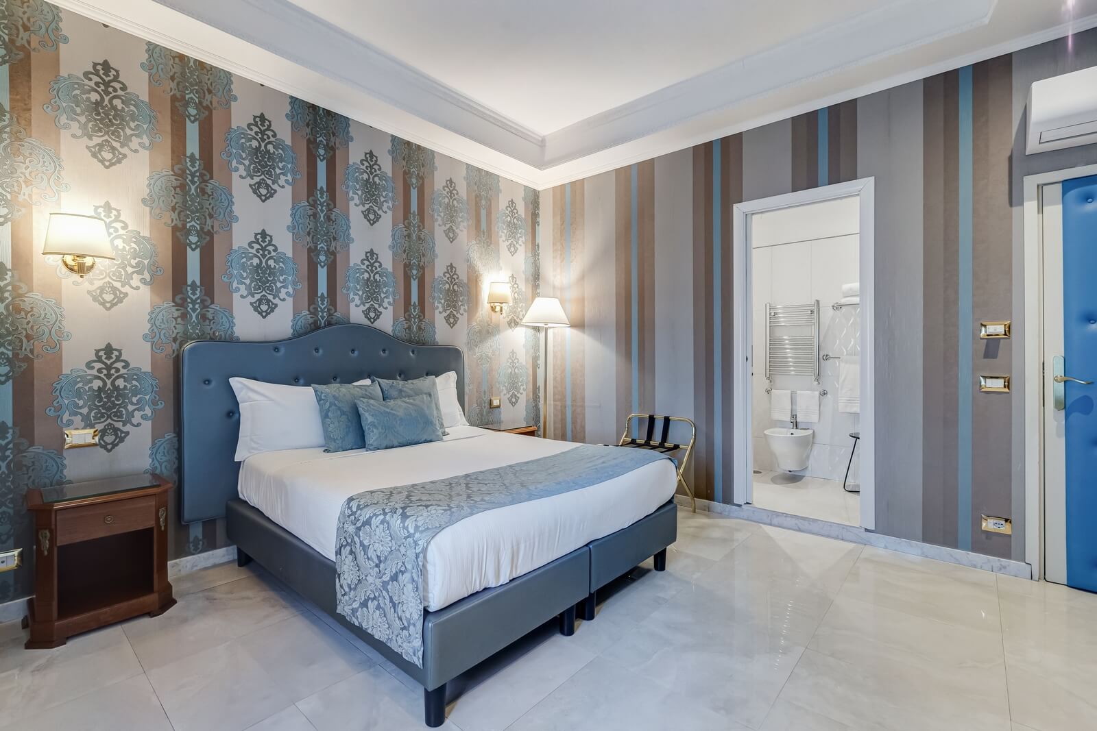 navona-queen-rome-rooftop-roma-centro-corso-vittorio-emanuele-palazzo-bassi-idromassaggio-panorama-view-vista-gianicolo-citta-eterna-campo-de-fiori-superior-double-room-72