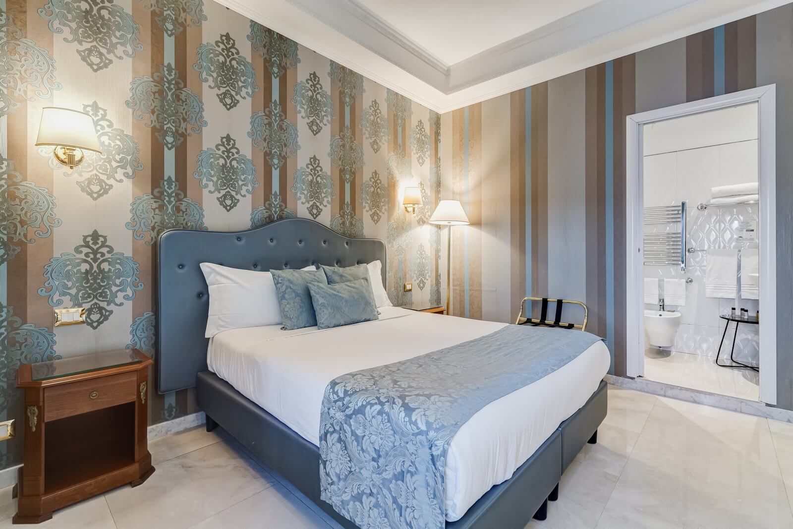 navona-queen-rome-rooftop-roma-centro-corso-vittorio-emanuele-palazzo-bassi-idromassaggio-panorama-view-vista-gianicolo-citta-eterna-campo-de-fiori-superior-double-room-73