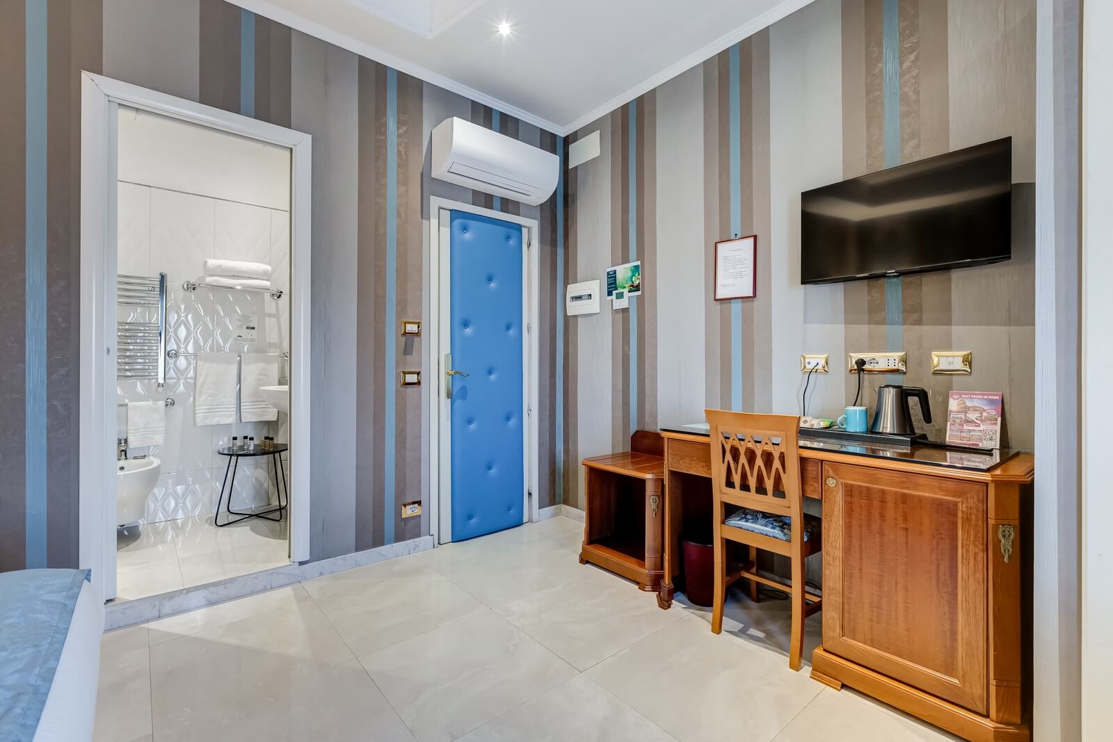 navona-queen-rome-rooftop-roma-centro-corso-vittorio-emanuele-palazzo-bassi-idromassaggio-panorama-view-vista-gianicolo-citta-eterna-campo-de-fiori-superior-double-room-74