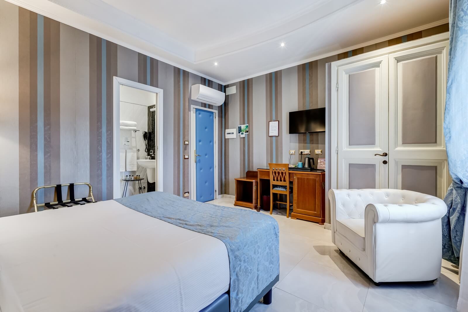 navona-queen-rome-rooftop-roma-centro-corso-vittorio-emanuele-palazzo-bassi-idromassaggio-panorama-view-vista-gianicolo-citta-eterna-campo-de-fiori-superior-double-room-75