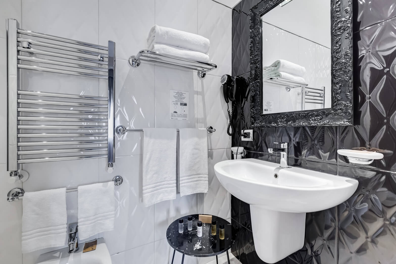 navona-queen-rome-rooftop-roma-centro-corso-vittorio-emanuele-palazzo-bassi-idromassaggio-panorama-view-vista-gianicolo-citta-eterna-campo-de-fiori-superior-double-room-79