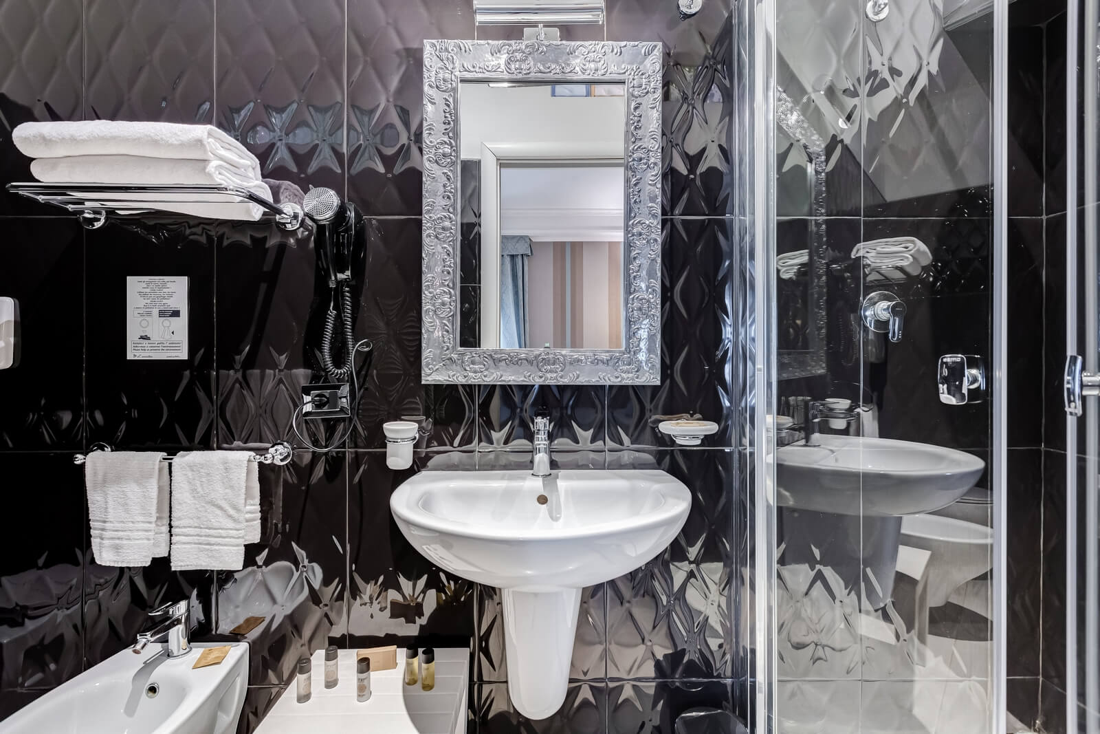 navona-queen-rome-rooftop-roma-centro-corso-vittorio-emanuele-palazzo-bassi-idromassaggio-panorama-view-vista-gianicolo-citta-eterna-campo-de-fiori-superior-double-room-94