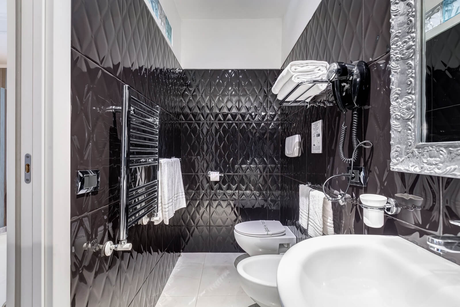 navona-queen-rome-rooftop-roma-centro-corso-vittorio-emanuele-palazzo-bassi-idromassaggio-panorama-view-vista-gianicolo-citta-eterna-campo-de-fiori-superior-double-room-95