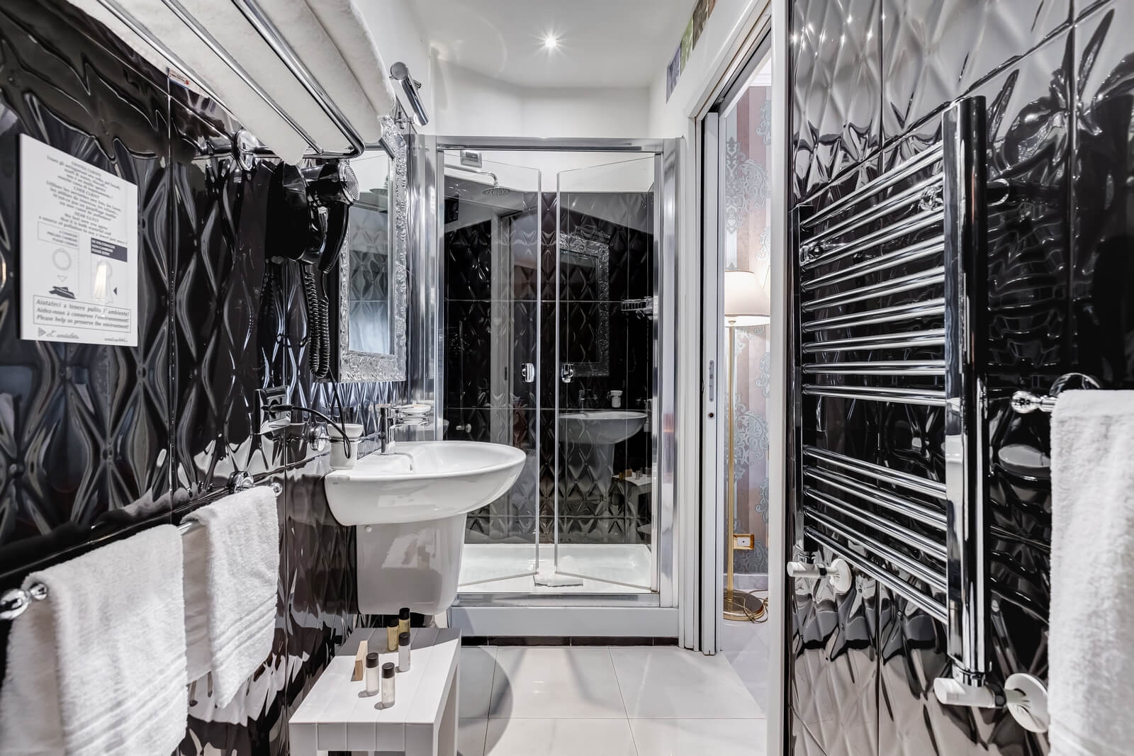 navona-queen-rome-rooftop-roma-centro-corso-vittorio-emanuele-palazzo-bassi-idromassaggio-panorama-view-vista-gianicolo-citta-eterna-campo-de-fiori-superior-double-room-96