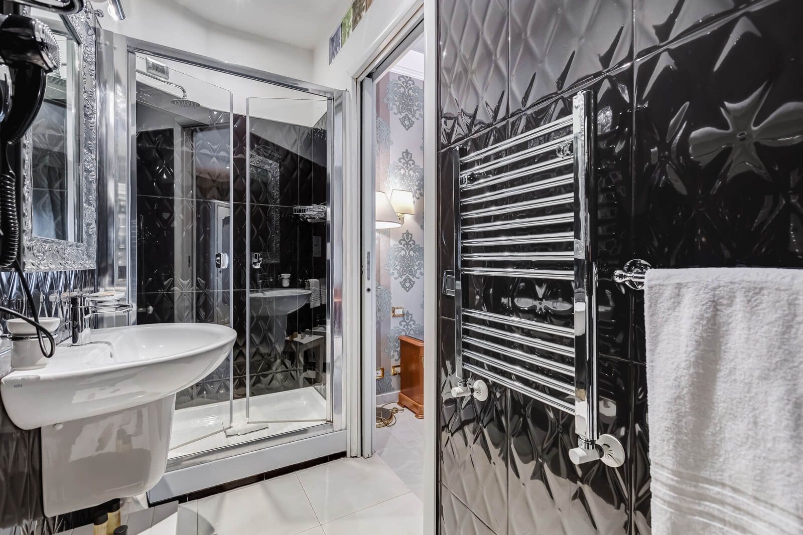 navona-queen-rome-rooftop-roma-centro-corso-vittorio-emanuele-palazzo-bassi-idromassaggio-panorama-view-vista-gianicolo-citta-eterna-campo-de-fiori-superior-double-room-97