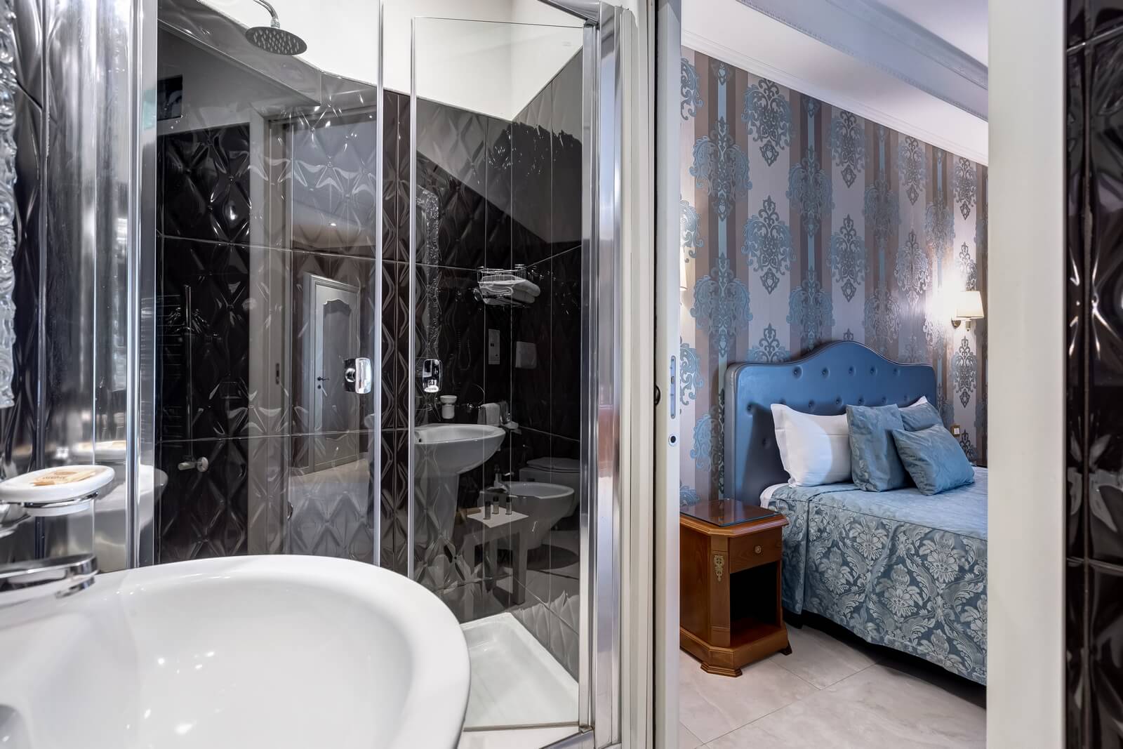 navona-queen-rome-rooftop-roma-centro-corso-vittorio-emanuele-palazzo-bassi-idromassaggio-panorama-view-vista-gianicolo-citta-eterna-campo-de-fiori-superior-double-room-99